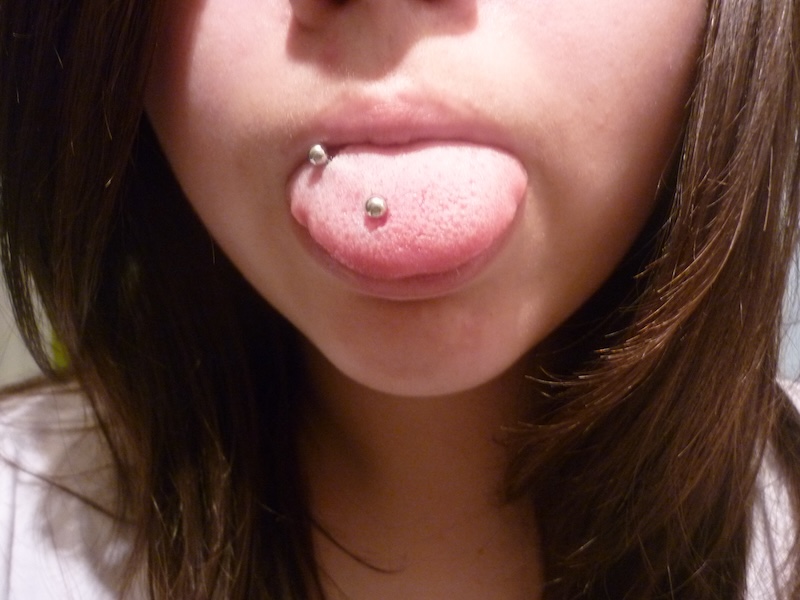 Piercing en la lengua: ¿es una moda peligrosa?